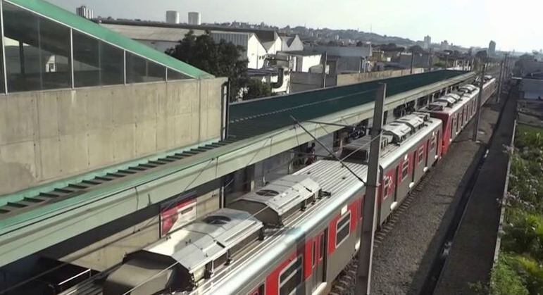 Pedestre invadiu linha do trem e morreu atropelado por composição na zona leste de SP