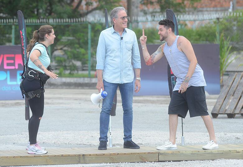 O cenário da prova
masculina é uma lavanderia com seis máquinas e várias roupas divididas em seis
cores diferentes. O homem deve separar as peças por cores e distribuí-las nas
máquinas. Enquanto isso, a
esposa está no mesmo estúdio contando uma história para o marido