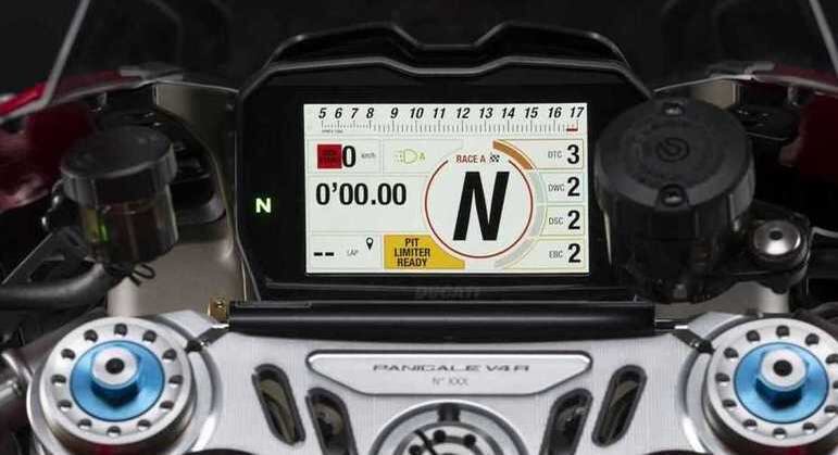 Moto tem um painel de instrumentos digital colorido