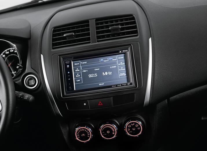 O rádio com leitor de MP3 e conexão bluetooth também é item de série em todos os ASX

VEJA TAMBÉM:
> Novo Chery Tiggo chega ao Brasil com visual renovado e preço menor

> Volkswagen mostra na Argentina novo popular de R$ 25 mil

Quer saber tudo sobre carros? Acesse R7.com/carros
