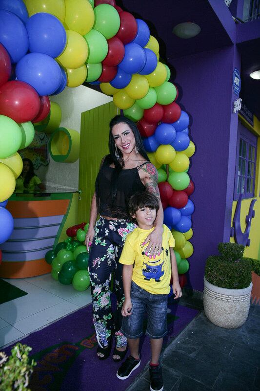 Alexandre Frota e Fabiana comemoraram aniversário de Enzo Gabriel, que completou sete anos, em buffet infantil