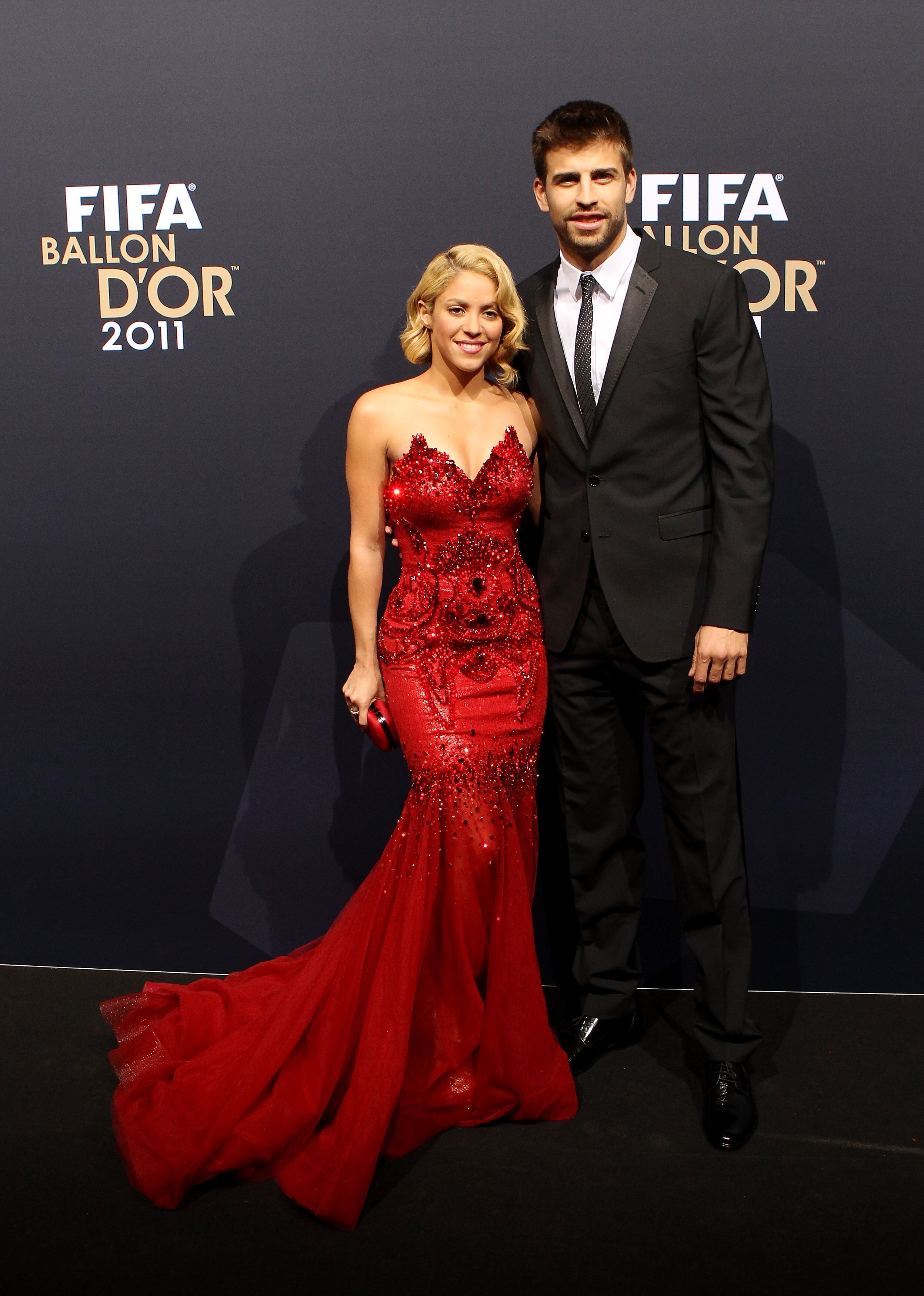 Namorada do zagueiro Piqué, a cantora colombiana Shakira deu a luz a pouco tempo e já voltou a forma, encantando a todos no Camp Nou e nos palcos também