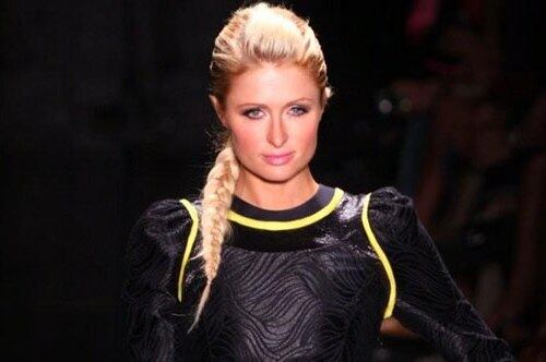 Paris Hilton quer cachê para desfilar por escola de samba, diz jornal