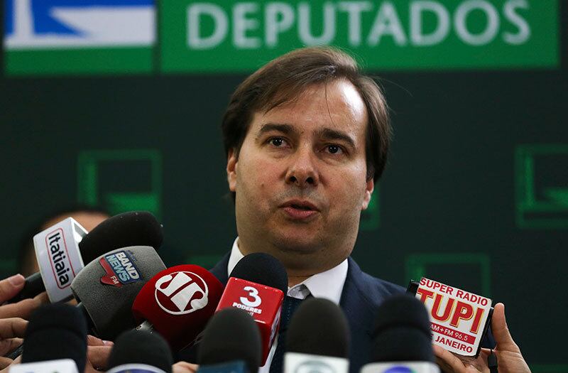 Maia quer dividir com líderes partidários a responsabilidade de definir a data da votação em plenário