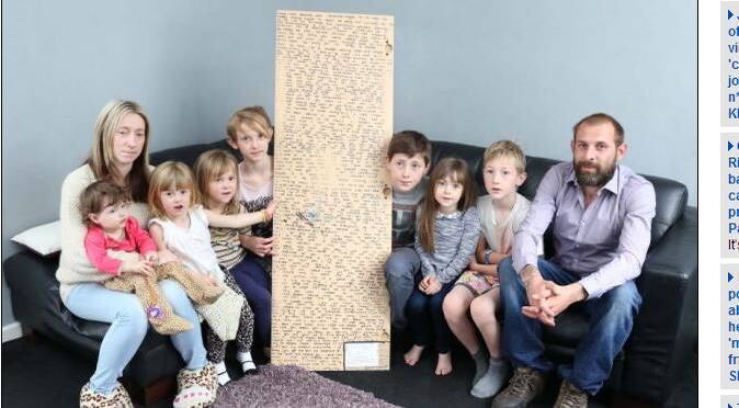 No último natal, Athena teve uma crise e entrou em colapso
em casa. Preocupada e temendo por sua saúde, a família levou e adolescente ao hospital

Após passar por 30 consultas e receber 3 diagnósticos errados, jovem morre de câncer
