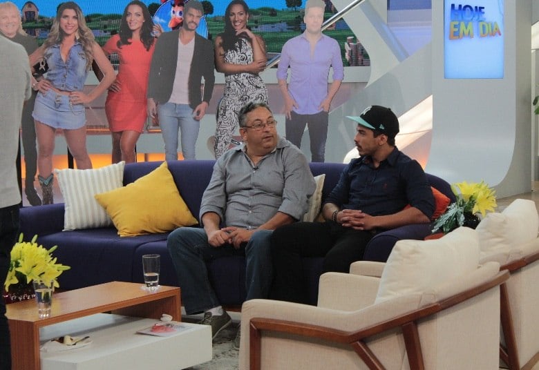 

E se agora ele afirma saber “o verdadeiro
valor que deve dar à família” é por conta de seu amadurecimento em três meses
de confinamento em uma fazenda com pessoas completamente diferentes.



— Sou um Douglas muito mais
maduro e podado em acreditar em todos. Quando a gente fala em acreditar em todo
mundo de peito aberto, temos de pensar duas vezes. Vou ser uma pessoa que pensa
muito mais antes de falar e com um psicológico muito melhor. A Fazendo foi uma
forma de amadurecimento em um tempo curto

