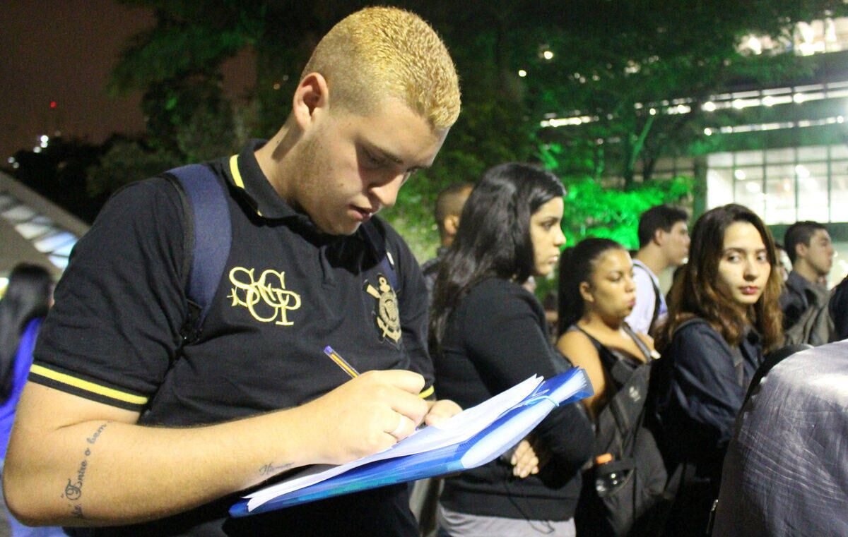 Estudantes pensam em trancar a faculdade, caso não consigam se inscrever no programa de financiamento