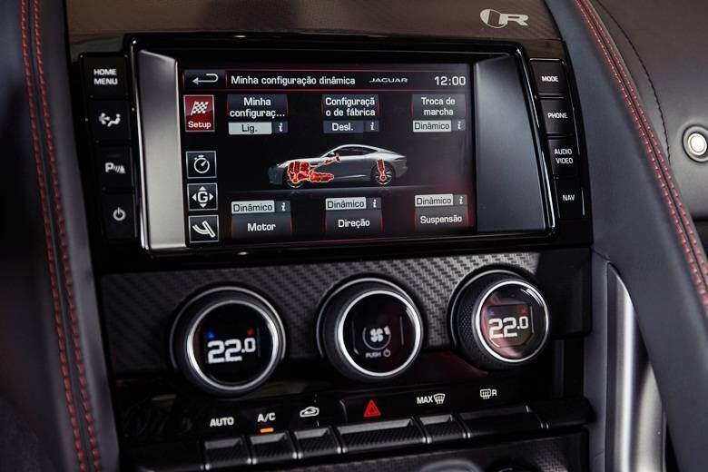 Sucessor espiritual do E-Type, carro mais emblemático da história da Jaguar, o F-Type já é comercializado no Brasil desde agosto de 2013 na versão conversível. Mas caberá ao cupê, que acaba de chegar às lojas, a missão de intimidar os esportivos tradicionais, especialmente o Porsche 911, apontado pela própria marca felina como seu maior rival. Tal empreitada ficará a cargo da "envenenada" versão R, com o motorzão 5.0 V8 Supercharger de 550 cv