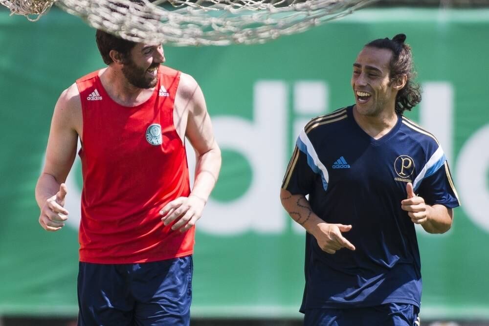 Valdívia, inclusive, aproveitou para tirar uma onda com os cinegrafistas presentes no treino.

— Muita briga aí? Nada de briga

Leia o relato completo da briga aqui
