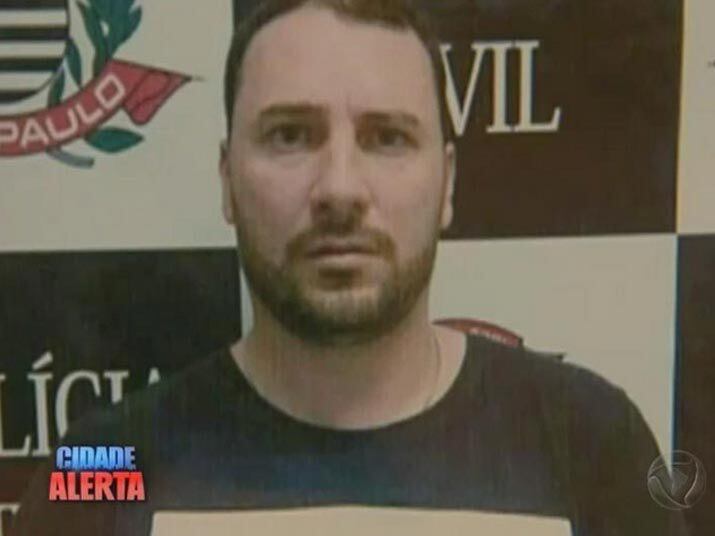 Anderson Oliveira, 34, tem fama de brigão e encrenqueiro. Ele ficou famoso após agredir uma jovem com uma cotovelada em São Roque (SP). Veja na reportagem do Cidade Alerta
+ Quer ver tudo o que rolou no Cidade Alerta? Veja a íntegra no R7 Play