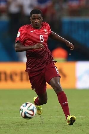 O português William Carvalho não teve muitas chances para brilhar na Copa do Mundo. Mesmo assim, o voltante de 22 anos pode passar de R$ 28 milhões para 58,5 milhões