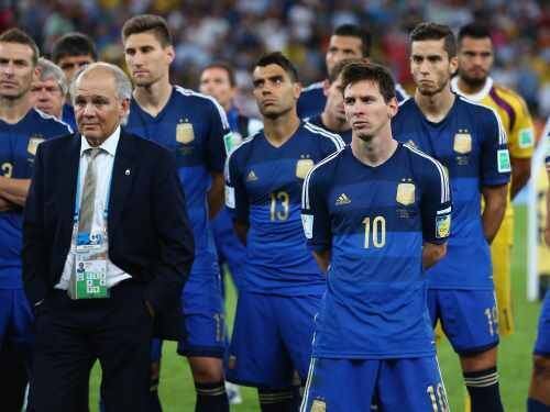 E o argentino Lionel Messi,
eleito quatro vezes o melhor jogador do mundo, mas não craque de acordo com os
critérios do técnico Dunga