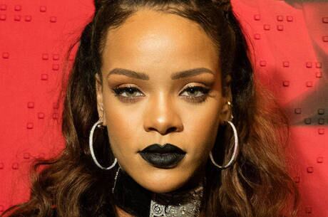 Rihanna desmente que vai lançar marca de maconha