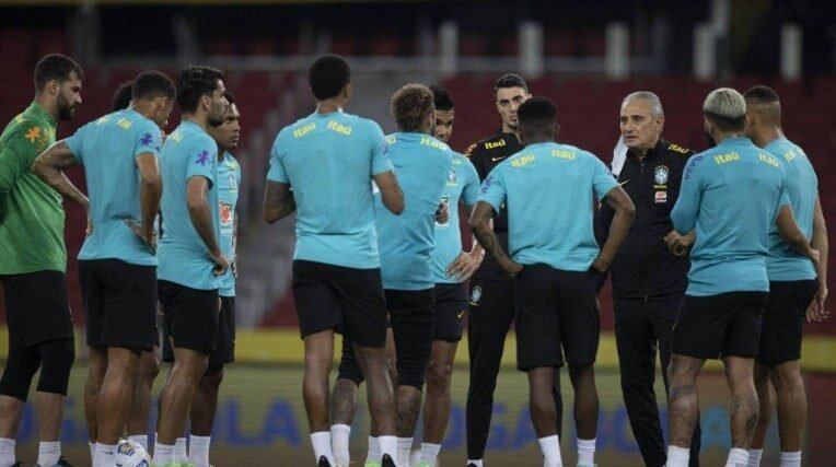 Tite conta com o apoio dos jogadores. Todos querem que ele siga na seleção