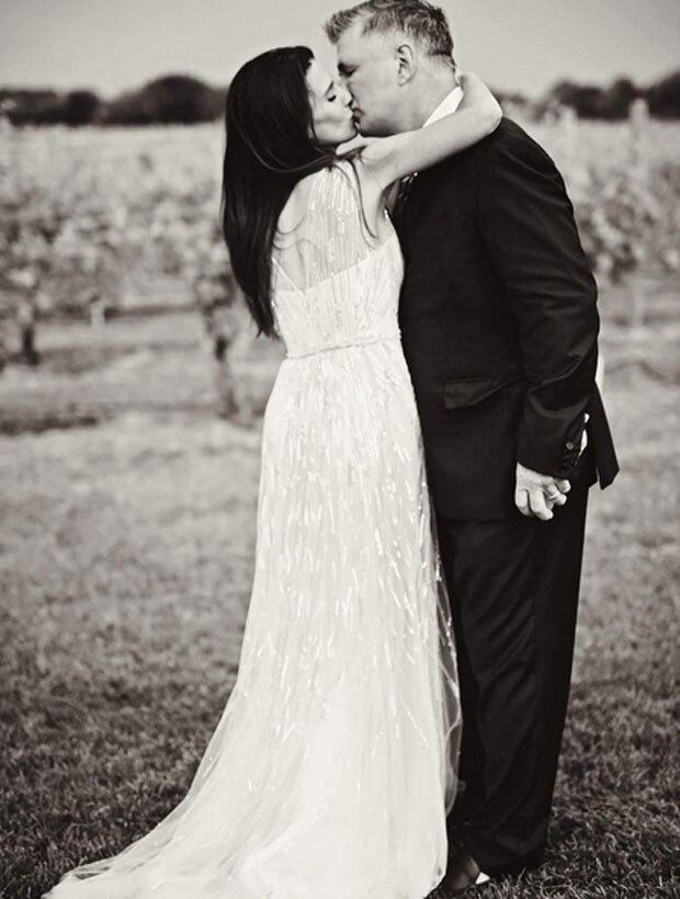 Hilaria casou com um vestido da grife Amsale Aberra, como fez em 2012