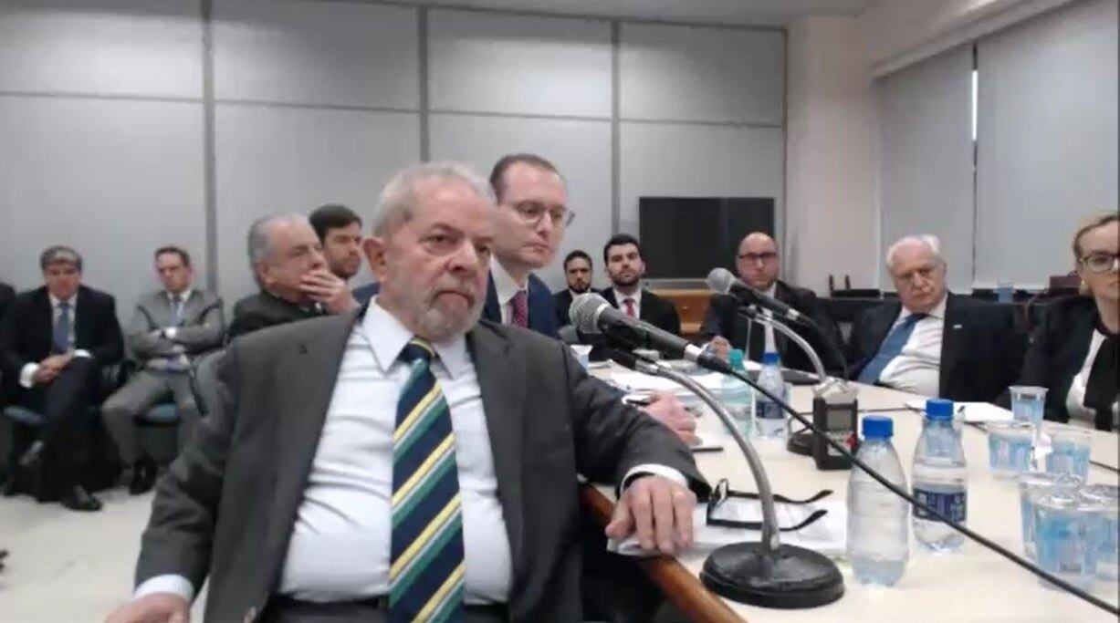 Lula presta depoimento ao juiz Sérgio Moro
