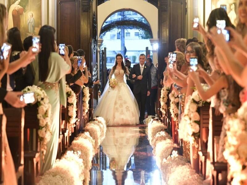 Kamilla Salgado entrou com o pai, Luís