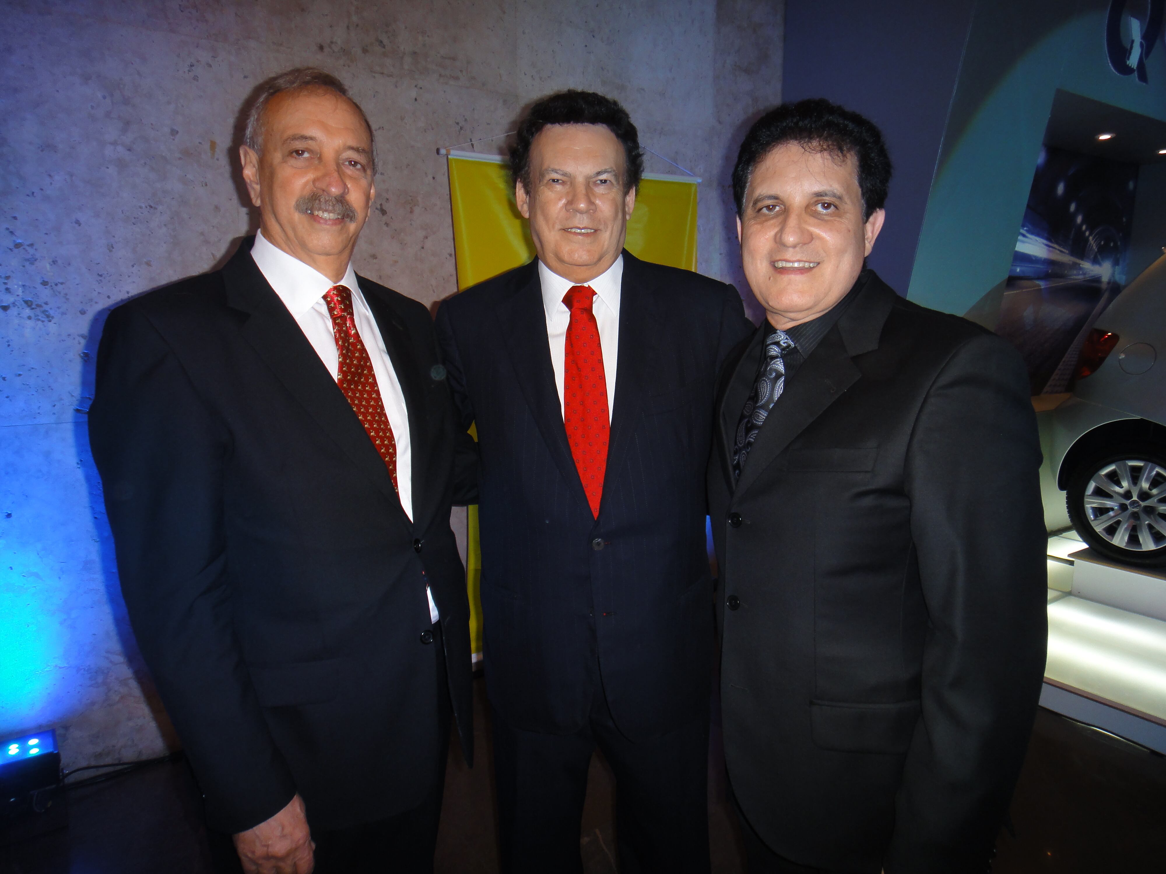 Dr.
Marco Antonio Martins Ribeiro de Campos, assessor especial da Presidência e o
Deputado Campos Machado com Zacarias Pagnanelli