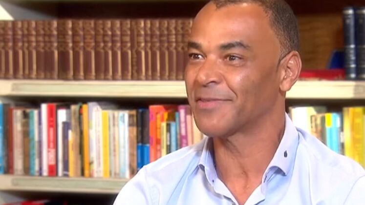 "Já tenho acordos e os advogados estão resolvendo entre eles. A casa não vai a leilão", garantiu o craque. E ainda acrescentou: "Nós estamos negociando o valor exato dessa dívida".