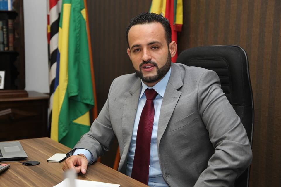 Prefeito de Embu das Artes é alvo de operação da PF