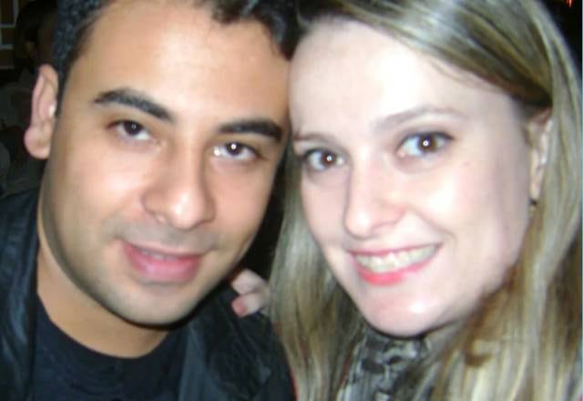 Empresário Leonardo Souza Ceschini, de 34 anos, foi preso após matar a esposa, Érica Fernandes Ceschini, de 34, com golpes de faca. A mulher teria sido morta depois de o Palmeiras vencer a Taça Libertadores. Leonardo, que é corinthiano, não teria gostado da comemoração da mulher pela vitória do time adversário. O Balanço Geral acompanhou o caso; confira