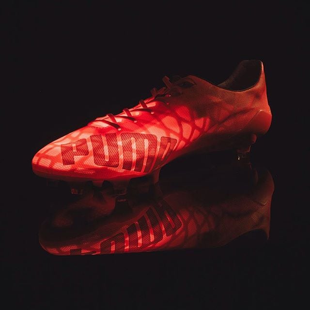 O modelo tem um detalhe meio transparente na parte interna