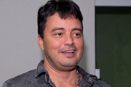 Renner fala sobre sua nova fase na música sertaneja no Câmera Record deste domingo (30)