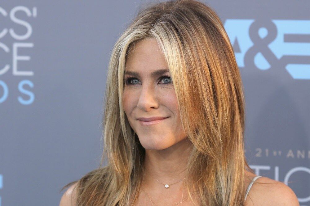 Jennifer não fica atrás, a atriz já foi casada com Brad Pitt e atualmente está com o ator Justin Theroux

