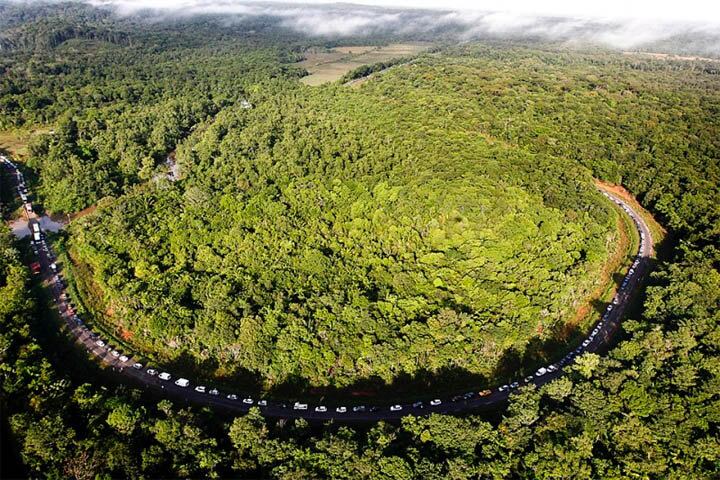 Pelo menos tem a sobra das árvores

Quer saber tudo sobre Carros? Acesse r7.com/carros!