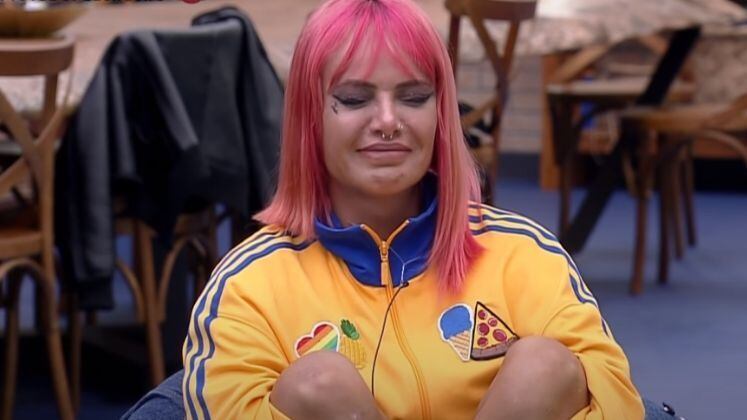 Saboneteira?

Provavelmente, a palavra que Valentina mais escutou durante a sua passagem no reality foi saboneteira. Até Adriane Galisteu deu uma bronca na peoa por não se posicionar. A atriz desabafou e deixou claro que estava chateada ao escutar isso de todos 