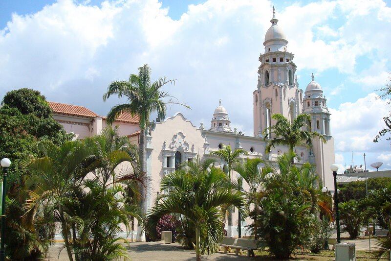 Panteão, onde estão os restos do libertador Simon Bolívar, é um dos prováveis locais para a sepultura de Chávez
