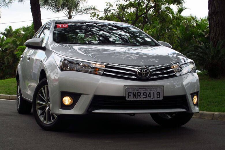 

Em sua nova geração, o Toyota Corolla aumentou seus preços
(pra variar) e, agora, custa no Brasil a partir de R$ 67.810 — os preços chegam a
elevados R$ 93.730

