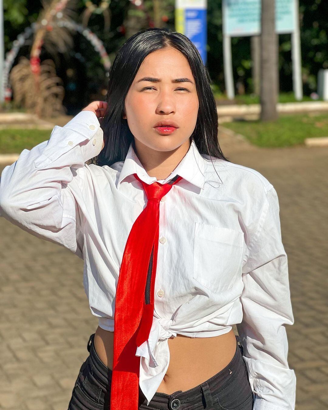 Segundo a família de Micaelly, ela teria defendido David das acusações, embora populares tenham afirmado que viram as agressões. À época, o suspeito chegou a ser detido por desacato à autoridade