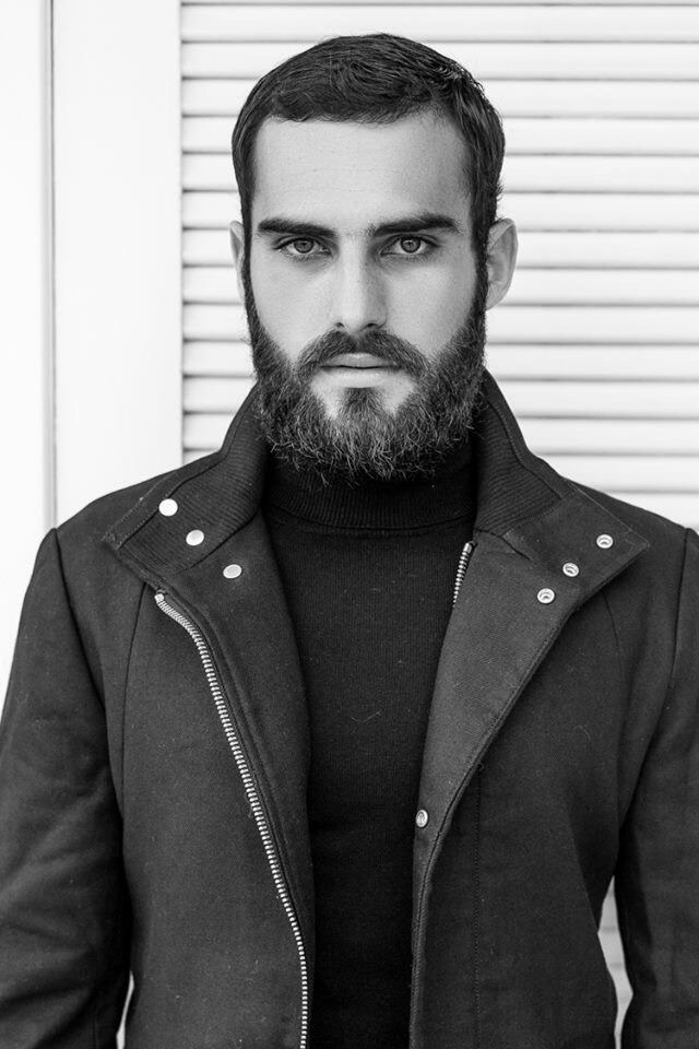 Mesmo os modelos que não tinham pelos no rosto, têm se rendido ao estilo lumbersexual, de acordo com o agente.

O mercado acaba direcionando os profissionais e eles acabam aderindo ao estilo que está em alta

