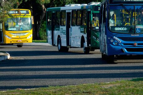 Os ônibus circulam apenas em alguns pontos próximo ao bairro. A medida foi tomada pelos rodoviários após um toque de recolher
