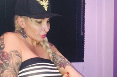 Em fevereiro, Sabrina levou facadas no braço durante assalto