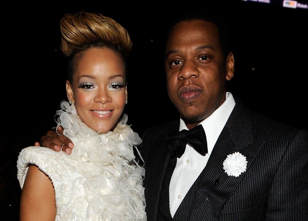 Os boatos de traições de Jay Z

Rihanna encabeça a lista de supostas traições de Jay Z, e apontam a moça até como pivô da possível separação. A caribenha teria passado bastante tempo junto com o rapper, após gravarem parceria musical. Além disso, a briga no elevador entre Jay Z e Solange Knowele, irmã de Beyoncé, teria acontecido porque o rapper disse que iria a uma festa dada por RiRi. Apesar de ter negado envolvimento com Jay Z, a rapper Mya também contribuiu com os boatos de traição. Enquanto outra rapper, Liv, parece não se importar com as polêmicas e até teria escrito uma música cheia de indiretas para Beyoncé