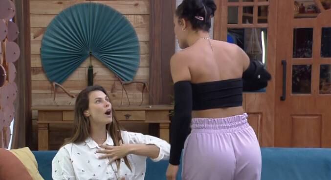 Aline Mineiro e Dayane Mello discutem em A Fazenda 13