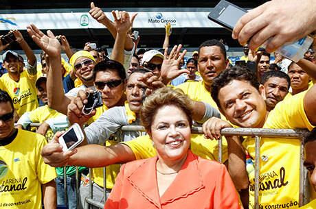 Dilma é líder nas intenções de voto, mas , com a margem de erro, ela disputaria o 2º turno contra Aécio Neves ou Eduardo Campos