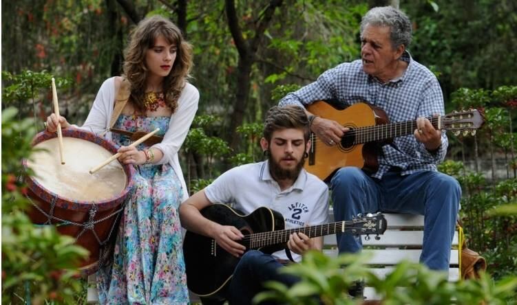 Banda Faca Amolada se apresenta nas ruas de Belo Horizonte