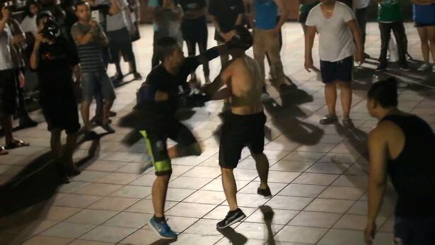 A polícia também está investigando se houveram apostas feitas durante as lutas gravadas em vídeo

(Com informações do The Mirror)