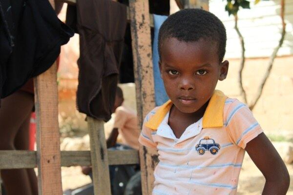 Para muitas pessoas, entretanto, não foi permitido sequer
registrar o nascimento de seus filhos no registro civil. A maioria destas
crianças continua em situação de apátrida. 



Dezenas de dominicanos de ascendência
estrangeira que falaram com a Anistia Internacional disseram que, sem
documentos, se encontravam em uma grave situação: indefesos e expostos a abusos.

Veja algumas dessas histórias a seguir