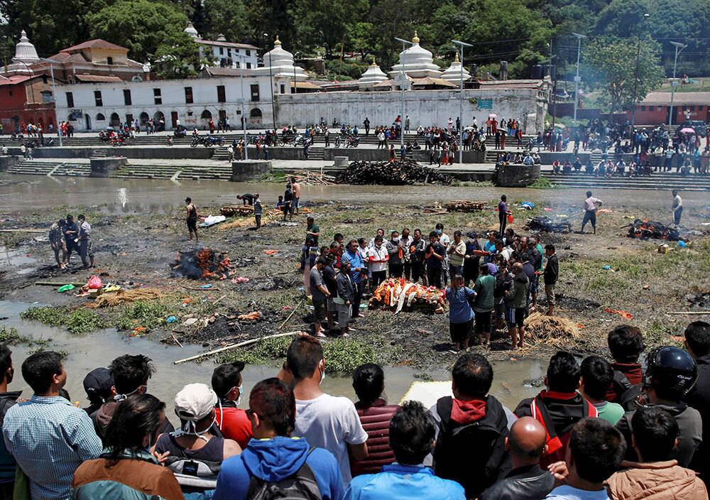 Autoridades do governo afirmam que há a necessidade de mais carregamentos de comidas, remédios, serviços especializados de resgate e sacos para corpos