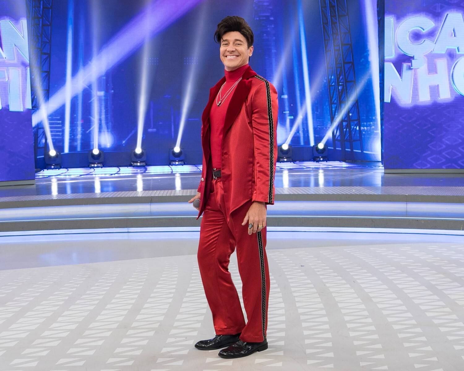 Rodrigo Faro interpreta Luan Santana em quadro