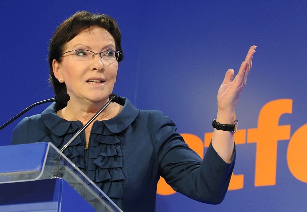 Ewa Kopacz - Polônia

A ex-pediatra e clínica geral Ewa Kopacz foi a única mulher a ser
presidente do Parlamento polonês, antes de ser escolhida para suceder o
premiê Donald Tusk, depois que este deixou o cargo para ser presidente
do Conselho da União Europeia.

Ela assumiu em setembro de 2014 e se
tornou a segunda mulher a servir como primeira-ministra da Polônia
