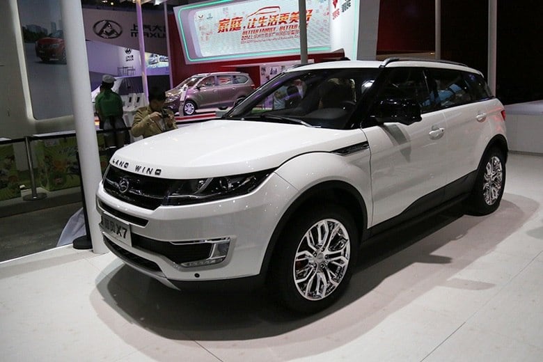 Também de acordo com a S.Auto, importadora oficial da Land Wind, o X7 2015 virá com preço inferior em 40% do que o Evoque original, o que faz o chinês custar em torno de R$ 115 mil — vale a pena?