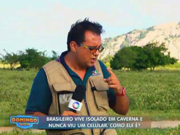 

Há 20 anos, Joaquim largou a família, trabalho e amigos
para viver sozinho. Sem noção das mudanças do mundo, o homem das cavernas vive isolado numa caverna do sertão da cidade de Quixadá há exatos onze anos e sobrevive financeiramente produzindo e
vendendo carvões

+ Aproveite e confira as matérias do programa Domingo Show

+ Já curtiu a página do Domingo Show no Facebook? É só clicar!

+ Siga o Domingo Show no Twitter e receba todas as notícias do programa


