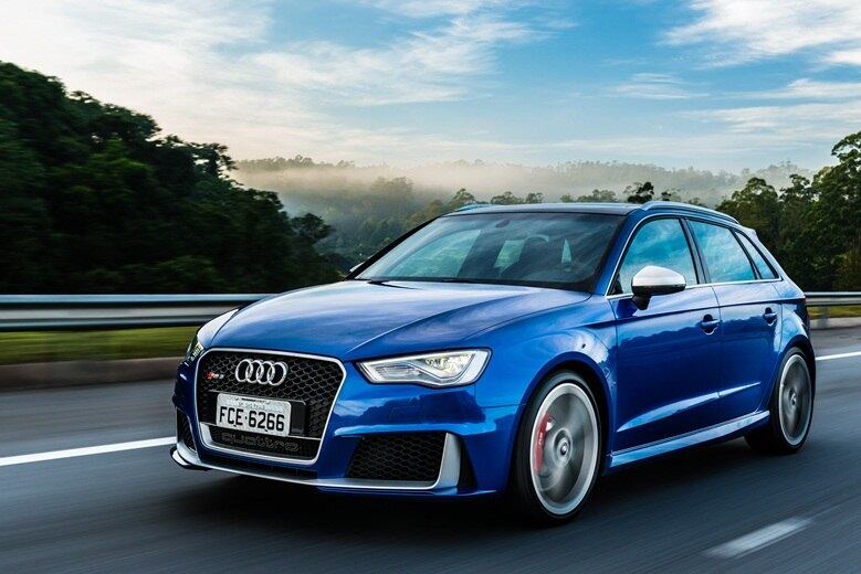 Mas não estamos falando de qualquer motor! A Audi possui tradição
no que tange aos cinco cilindros, pois durante a década de 80, eles equiparam
os carros da marca que lideraram ralis, campeonatos de turismo e modelos de
série. O primeiro modelo RS, de 1994, também contava com este motor