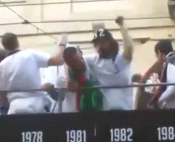 Pirlo apareceu jogando cerveja nos torcedores da Juventus