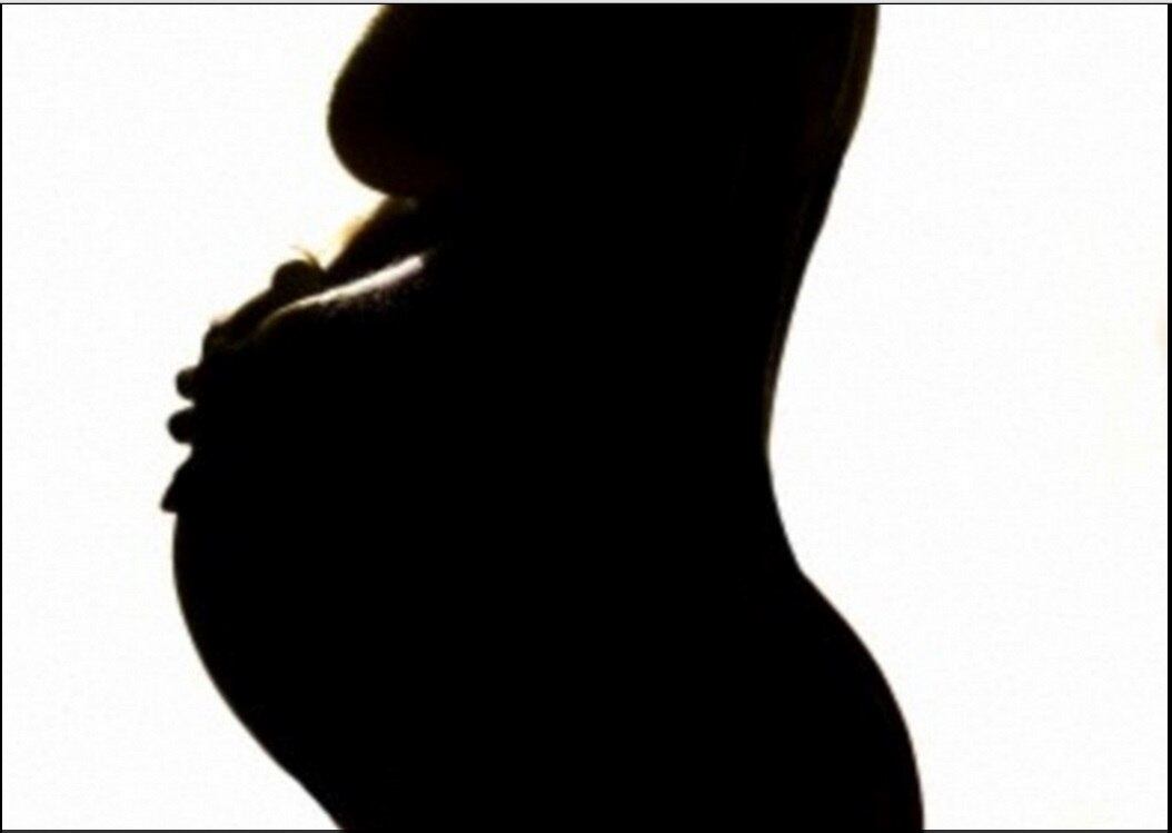 Hilary passou 12 horas em trabalho de parto, antes que os médicos optassem por uma cesárea. Quando Felix estava sendo retirado do útero, sua mãe sofreu a parada cardíaca que a levou a ser declarada tecnicamente morta por longos 11 minutos
